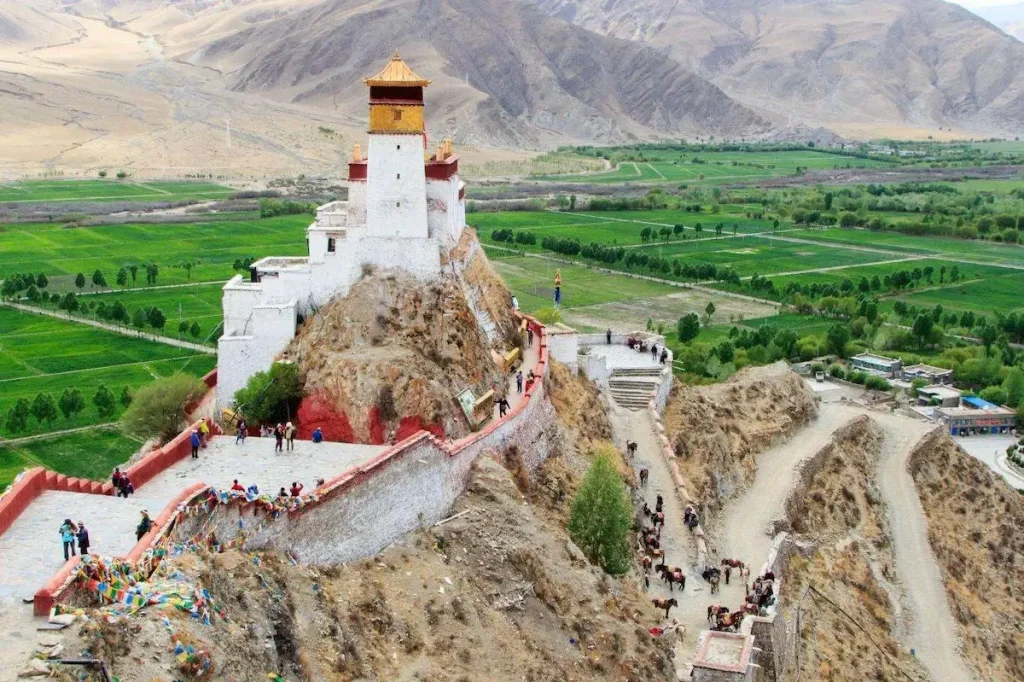 The panoramic view of Yumbulagang palace overlooking the Yarlung Valley in Shannan.